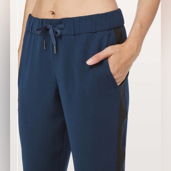 Lululemon On the Fly Woven Pant - Track Stripe | Size 4 - Picture 9 of 14